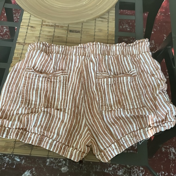 Shorts - Picture 3 of 3